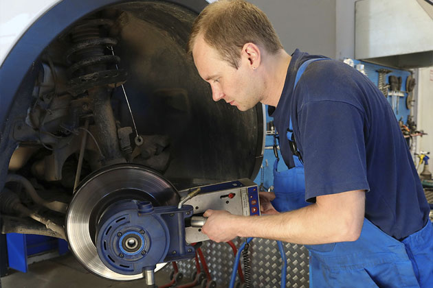 Проточка тормозных дисков без снятия Проточка тормозных дисков без снятия